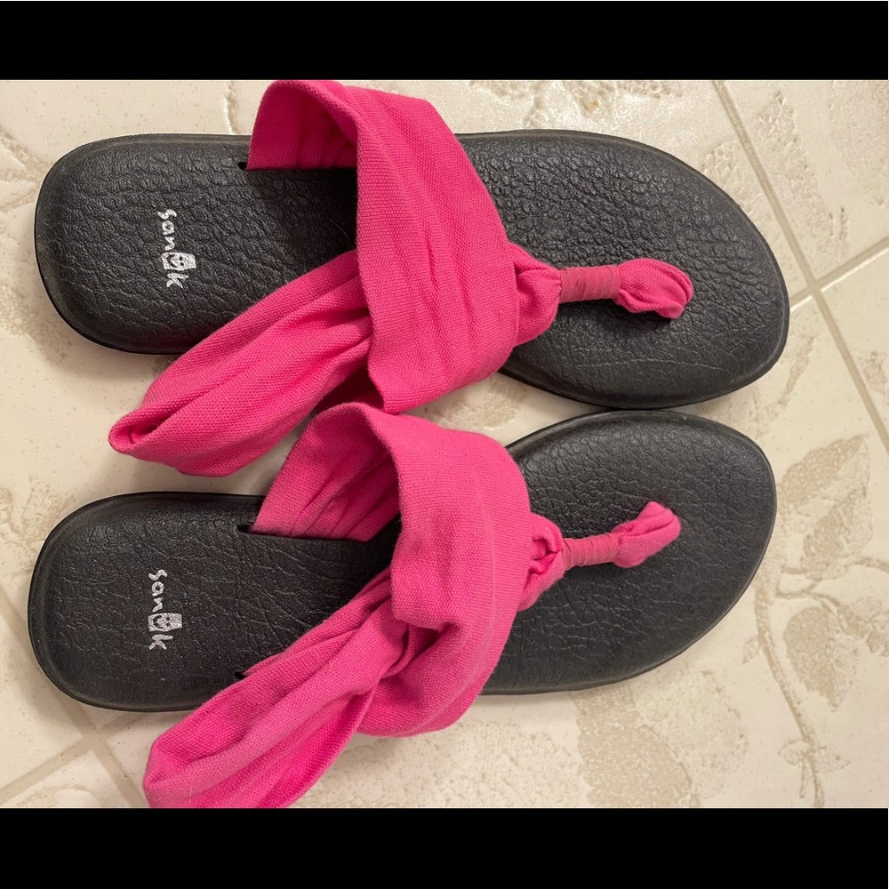 hot pink sanuk sandals